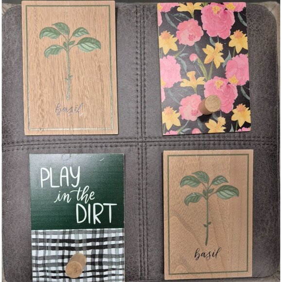 Wooden "Play In The Dirt" Plaque With Checkered Design & Knob - Picture 3 of 4